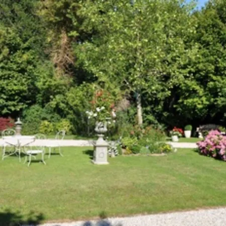 Manoir Des Lions De Bed & Breakfast