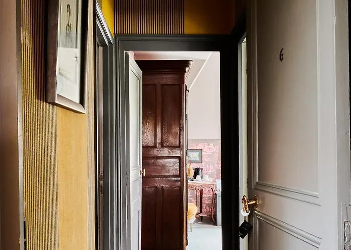 Manoir Des Lions De Bed & Breakfast