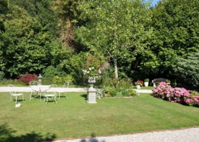 Manoir Des Lions De Отель типа 