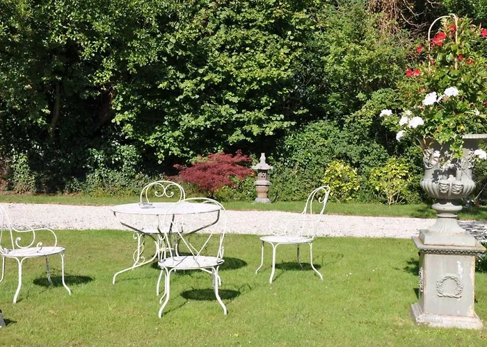 Manoir Des Lions De Bed & Breakfast Tourgeville